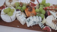 Easy Cheese Board | Party Food Ideas #partyfood #partyfoodideas Saute Szkoła Gotowania
