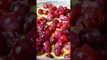 Ciasto z wiśniami i kruszonką #shorts #smakowitedania #recipe #pyszne #gotowanie #cooking #przepis