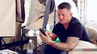 Tommy Robinson namierza internetowego trolla