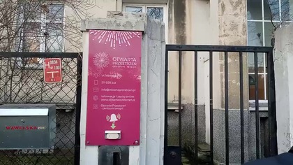 Protest przeciwko otwartej przestrzeni psychiatrii lbgt lewacki