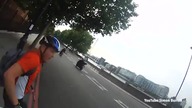 Rowerzysta niemal rozjechany przez tira
