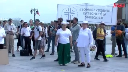 Protest w obronie katechezy.  Transmisja z Placu Zamkowego w Warszawie