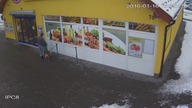 Rzucił psem o ziemię na oczach przechodniów i kamer!