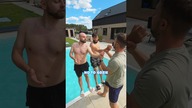Zła odpowiedź i lądujesz w basenie 
