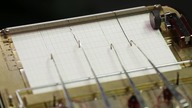 Matki odpowiadają na pytania swoich dzieci podłączone do wykrywacza kłamst