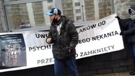 Demostracja Antypsychiatryczna przed sądem.