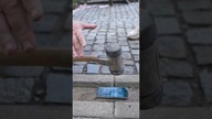 Telefon vs młotek