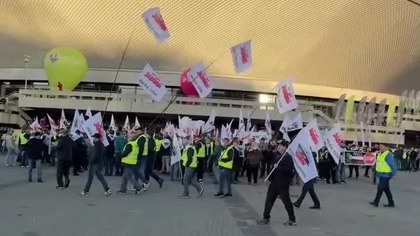 Wielki marsz w obronie polskiego przemysłu w Katowicach.  Górnicy, hutnicy, rolnicy razem (1280p 30fps AV1-128kbit AAC)