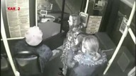 Wulgarne zachowanie nastolatk&oacute;w w autobusie Widok z drugiej kamery