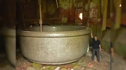 Ziemia to wyeksploatowany kamieniołom; żyjemy na wysypisku porzuconej cywilizacji.  mp4 458x288