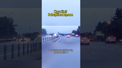 Mokra droga + poślizg  sekundy decydują  #poślizg #wypadek #bezpieczeństwo