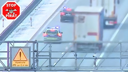 Wyścigi słoni na A2 w oku policyjnego drona.  STOP PIRAT