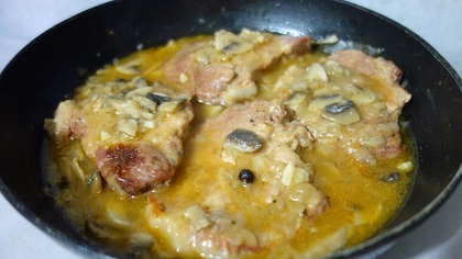 Bitki wieprzowe z karkówki w sosie własnym