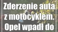 Zderzenie auta z motocyklem.  Opel wpadł do rowu