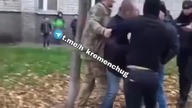 Rekruterzy Zełenskiego nadal porywają ludzi z ulic na Ukrainie mp4 686x432