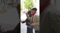 Mężczyzna splunął na posłów PiS