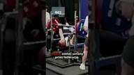 Mężczyzna IDENTYFIKUJE SIĘ JAKO KOBIETA I Bije Żeński REKORD ŚWIATA #shorts
