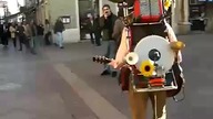 Niesamowity uliczny grajek