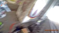Idioci na motocross przejeżdżają po torach
