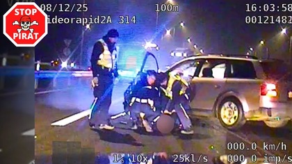 Pościg za 29-cio latkiem w Audi zakończony na policyjnej blokadzie.  STOP PIRAT