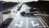 Jak NIE przechodzić przez jezdnię z wózkiem
