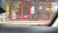 Trollowanie ludzi pod Biedronką