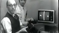 Ralph Baer i Bill Harrison demonstrują pierwszą grę wideo na telewizorze w 1969 roku
