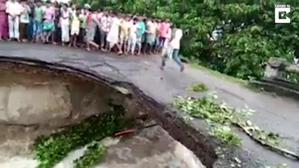 Uwaga! Dziura w moście!