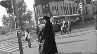 Kobieta z walizką (wędrując po Bydgoszczy)