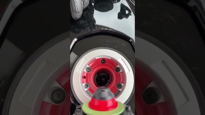 MOTOCYKL ZATANKOWANY - DZIECKO SZCZĘŚLIWE