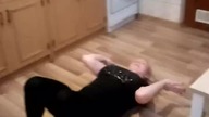 Moja ciocia Agata robi przewrotkę jak ja kiedyś