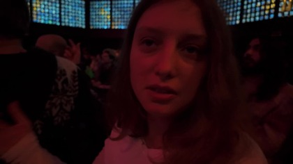 no i wleciał kolejny #vlog a w nim wędrujemy ulicami Berlina, gdzie światła świąteczne mieszają się z luksusem Prady, Louis Vuitton i Cartiera. Po drodze testujemy kolejny energetyk i bierzemy udział w niezwykłym festiwalu muzyki organowej  #aggregate #festival  .   Usłyszycie o eksperymentalnych kompozycjach Marcina Pietruszewskiego i Maxime Denuc oraz o futurystycznym wydaniu muzyki organowej. Wpadamy na jarmark świąteczny, degustujemy grzane wino i rozkminiamy psychodeliczne efekty dźwiękowe. A wszystko to w klimacie berlińskiego luzu i pozytywnego zamulania. Zapraszamy na spacer, koncert i małą dawkę świątecznej atmosfery z nutką klubowego vibeu! 

PS, Z filmu dowiecie się jaką nietypową postać wyznają w Berlińskim kościele i jaką fuchę w mieście #berlin  zdobył DJ Robot :D

 Pamiętaj że możesz wesprzeć Nas małą kawką :D
 (powiedzmy że to będzie kawka) ;)
 https://ko-fi.com/raveradio  

Cała seria VLOG&Oacute;W dostępna tutaj: https://www.youtube.com/playlist?listPL-Oou7f3C8P4xUq3H1wo29qebGB_0BLmi

 Subskrybujcie, lajkujcie i komentujcie! 

Nie zapomnijcie kliknąć suba, żeby być na bieżąco z naszymi vlogami i dołączyć do naszej raveowej społeczności! 

 Lets rave it up 

A teraz wbijaj na Nasz instagram:
https://www.instagram.com/ravefm/

oraz Naszego Fejsika:
https://www.facebook.com/RaveFM/

Nasze podcasty AUDIO, są tutaj:
https://www.mixcloud.com/RaveFM/