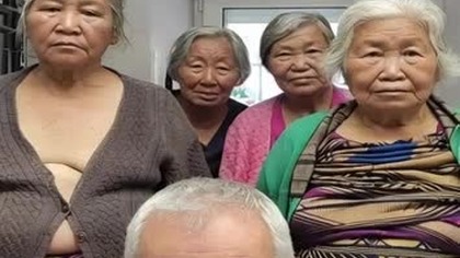 Radny Mariusz Kalinowski i Filipinki