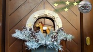 Jak zrobić z szalika wianek na drzwi z konikiem na biegunach - Pomysły Plastyczne DiY