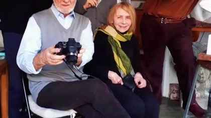 W pracowni Stefana Wierzbickiego.  Publicystka Alwida Bajor