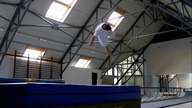 akrobatyka: salto łamane bokiem