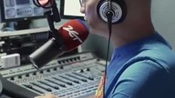 Aby polecieć na wakacje ...  połknij śrubkę, brak sł&oacute;w - 02. 08. 2021