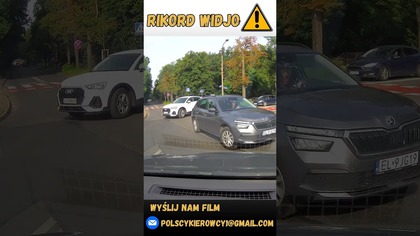 Niezdecydowany kierowca na skrzyżowaniu #shorts #polscykierowcy #rikordwidjo #polskiedrogi #dashcam
