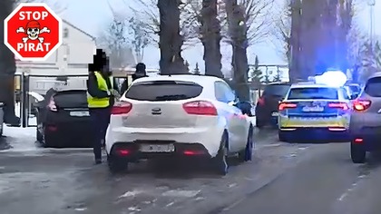 Instant karma przed przejazdem kolejowym.  Szybkie spotkanie z policją.  STOP PIRAT