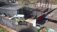 Typ strzelił graffiti na zaparkowanym policyjnym radiowozie!