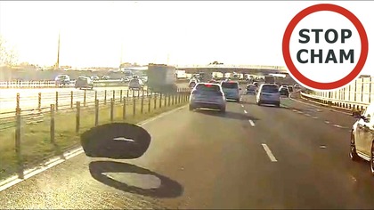 Policja najeżdża na oponę, uszkadza auto i jedzie dalej #2315 Wasze Filmy