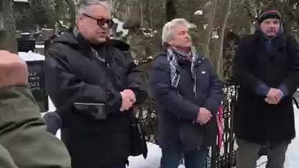 Rocznica śmierci Romana Dmowskiego.  Patrioci na grobie.