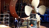 Wkładanie wału do pochwy wału. Stocznia Orskov Yard w Danii