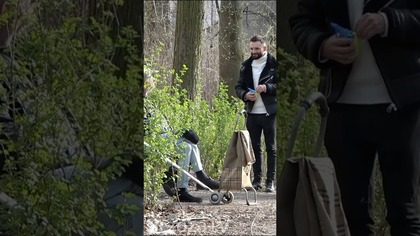 Słuchanie płyty chodnikowej