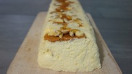 Deser lodowy Semifreddo z orzechami i karmelem.  Przepis na szybki deser, prosty i bez pieczenia.