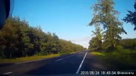Kierowcy w Polsce #1 Ciężarówka wyprzedza autobus, auto ucieka.