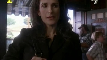 Sześć st&oacute;p pod ziemią - 04x10 - Czarny las