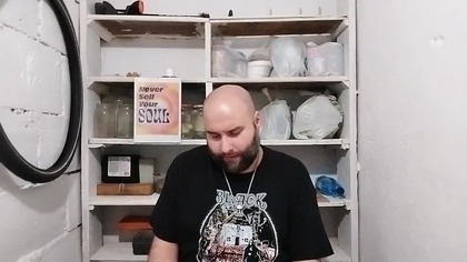 Wystający gwóźdź zostanie wbity