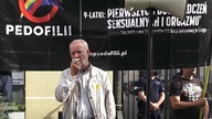 Różaniec Fundacji Pro-Prawo Do Życia pod squatem na Wilczej w Warszawie