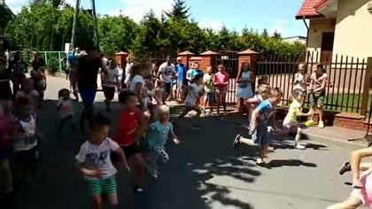 XXI Biegi Uliczne w Markuszowie - film slow motion ze startów poszczególnych kategorii